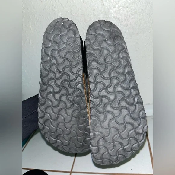 Birkenstock Gizeh Black Leather Sandals - Picture 7 of 7